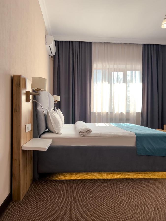 เกเรเมต โฮเต็ล Hotel อัลมาตี ภายนอก รูปภาพ