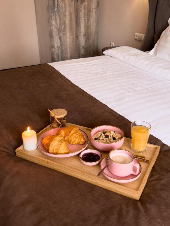 เกเรเมต โฮเต็ล Hotel อัลมาตี ภายนอก รูปภาพ