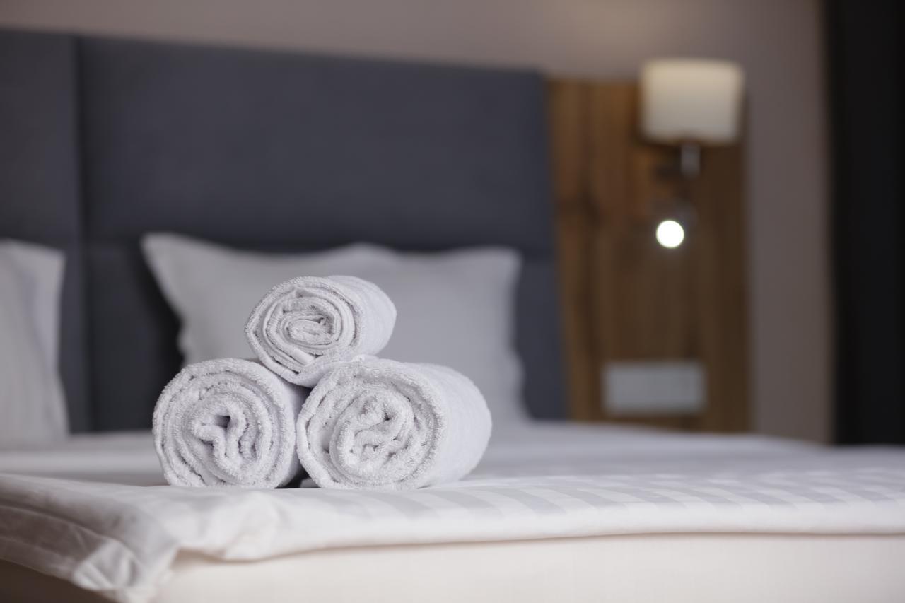 เกเรเมต โฮเต็ล Hotel อัลมาตี ภายนอก รูปภาพ